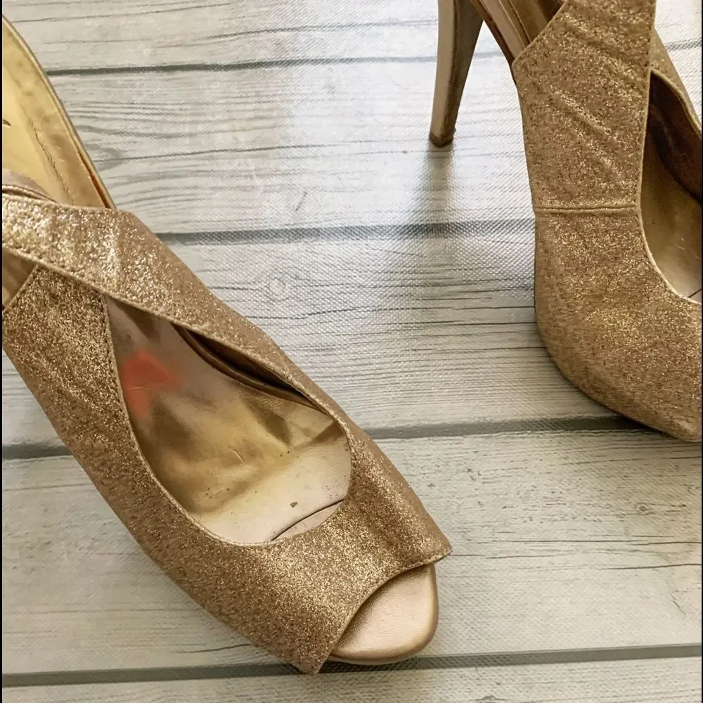 Michaelangelo gold peep toe heels-size 8